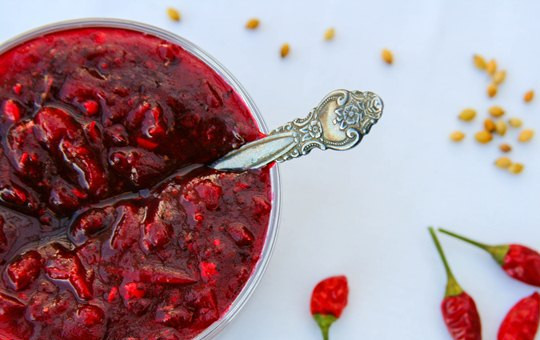 1. Этап. Соус ткемали из красной алычи: 3. Я люблю густой и насыщенный соус. Можно остудить и подавать, а можно закрыть в стерильные банки на зиму. Готово!