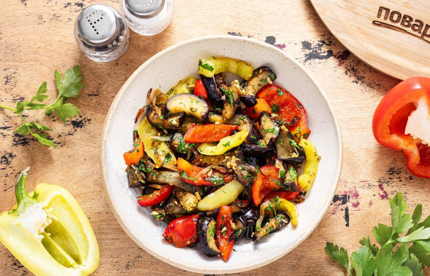 1. Этап. Жареные баклажаны с перцем: Жареные баклажаны с перцем готовы, приятного вам аппетита!