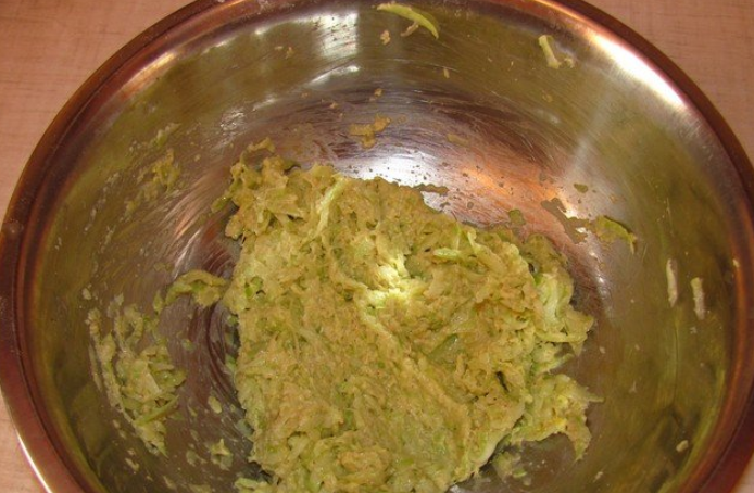 1. Этап. Вегетарианские блинчики: Перемешиваем все до однородности.