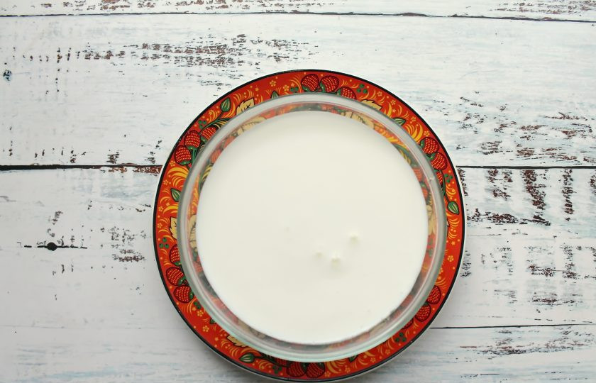 1. Этап. Творог из йогурта в микроволновке: Подготовьте йогурт.