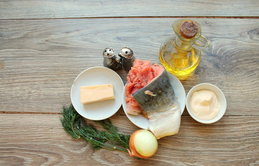 1. Этап. Горбуша с сыром на сковороде: Подготовьте все необходимые ингредиенты для приготовления горбуши с сыром на сковороде.