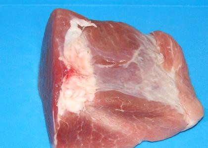 1. Этап. Свиная вырезка тушеная: 1. Для этого блюда лучше брать свиную вырезку, но подойдут и другие части. Многие берут корейку, лопатку, мякоть или заднюю часть (кто-то любит более постное мясо, кто-то — пожирнее). Выбирайте мясо на свой вкус.