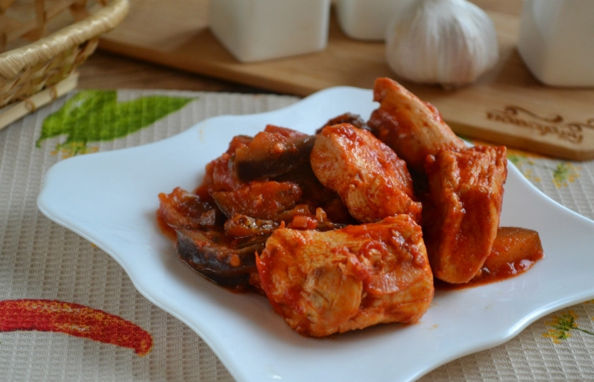 1. Этап. Чахохбили с баклажанами: 8. Чахохбили с баклажанами готов. Украсьте его зеленью и подавайте, приятного аппетита!