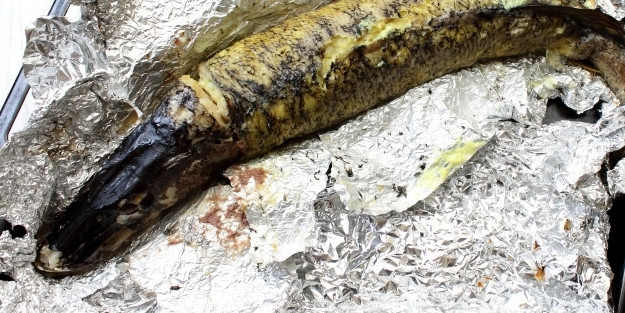 1. Этап. Рыба по-уральски: Разогрейте духовку до 180 градусов. Положите щуку на противень и отправьте в духовку. Запекайте рыбу 50-60 минут. Подавайте ее, нарезав на порционные кусочки. Приятного аппетита!