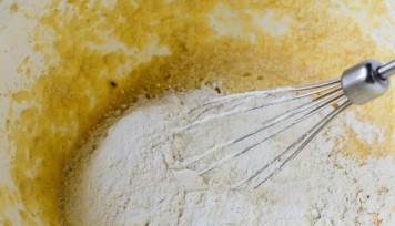 1. Этап. Маффины с маком: Добавить муку.