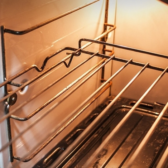 1. Этап. Стейки из говядины в духовке: Духовку разогреть до 220 градусов на режиме 