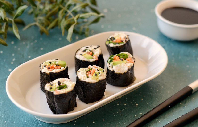 1. Этап. Роллы из гречки: Роллы из гречки готовы, подавайте их с соевым или ореховым соусом! Приятного аппетита!