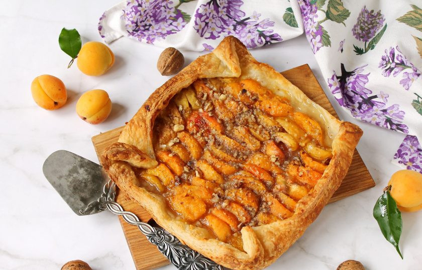 1. Этап. Слоеный пирог с абрикосами: Приятного аппетита!