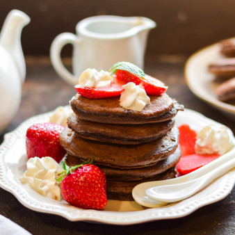 Шоколадные оладьи на молоке