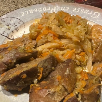 Утиная грудка в капусте