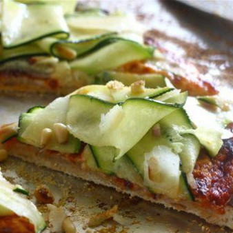 Пицца с цуккини и Моцареллой