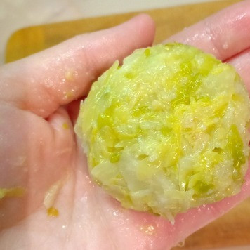 1. Этап. Котлеты из савойской капусты: Сформировать котлеты.