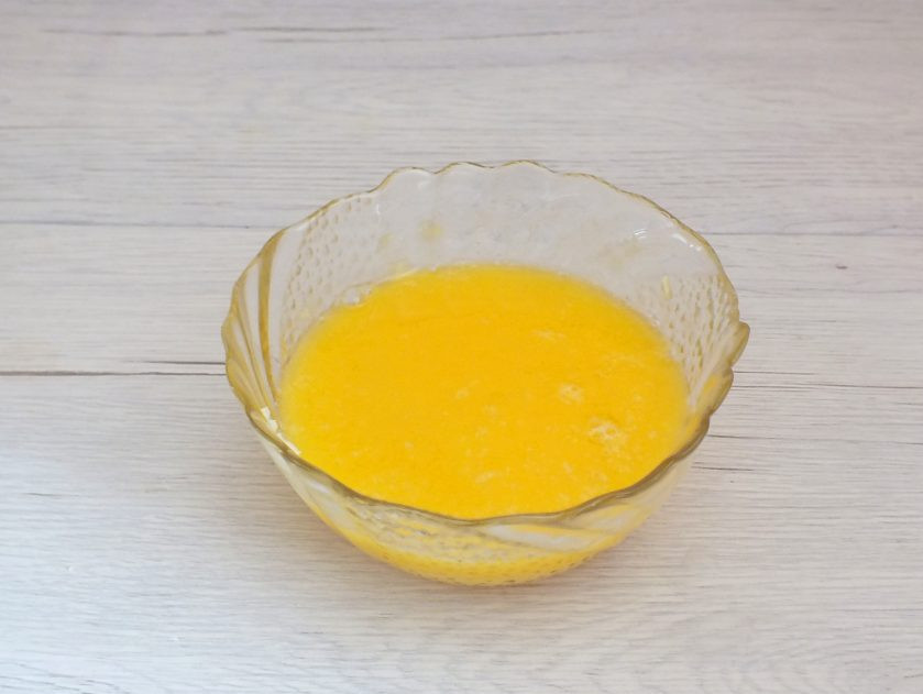 1. Этап. Кексы с персиками: Сливочное масло растопите, охладите.