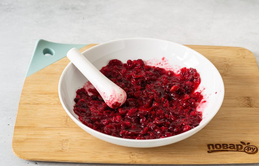 1. Этап. Морс Детский: Ягоду переберите. Разотрите пестиком.