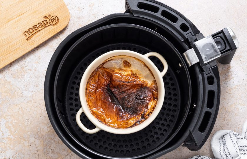 1. Этап. Рисовая каша в аэрогриле: После снимите пленочку от молока, которая образуется во время приготовления каши.