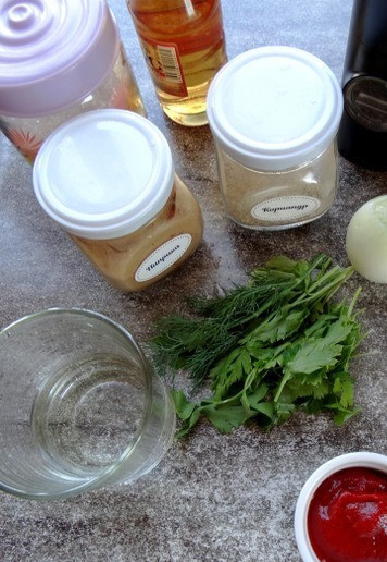 1. Этап. Пельмени-гриль с индейкой: Для пельменей я готовлю наш любимый соус.