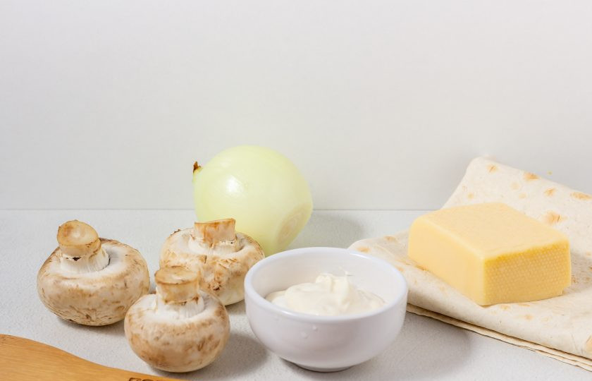 1. Этап. Торт из лаваша с грибами: Подготовьте все необходимые ингредиенты.