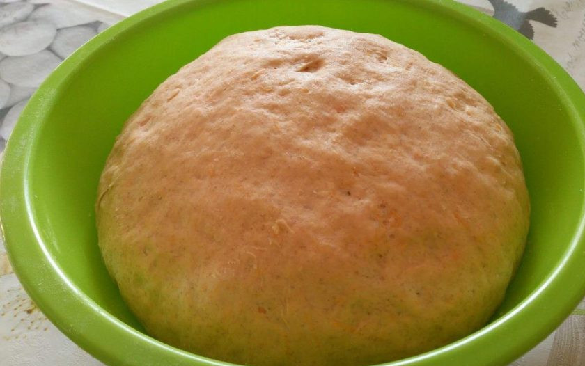 1. Этап. Тыквенный пирог с ягодами и штрейзелем: По прошествии 30-40 минут тесто должно хорошо подняться.