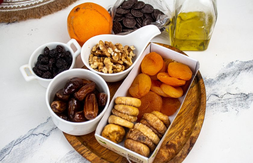 1. Этап. Конфеты из сухофруктов в шоколаде: Подготовьте все необходимые ингредиенты для приготовления конфет.