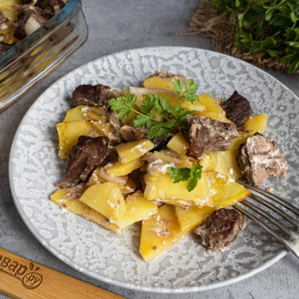 Лосятина с картошкой в духовке