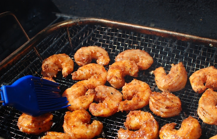 1. Этап. Паста с жареными креветками и лимонно-чесночным маслом: В процессе жарки каждую креветку необходимо хорошенько смазать приготовленным нами чесночно-лимонным маслом.