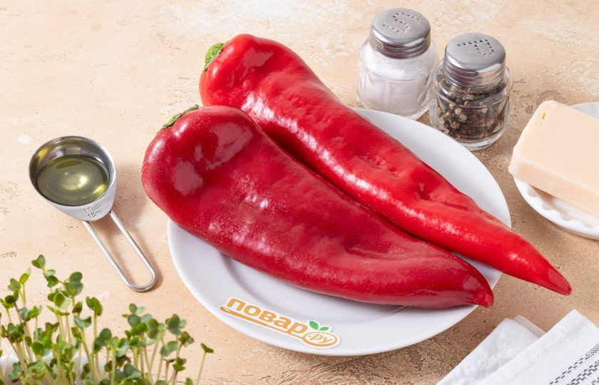 1. Этап. Жареный перец с сыром: Подготовьте все ингредиенты.