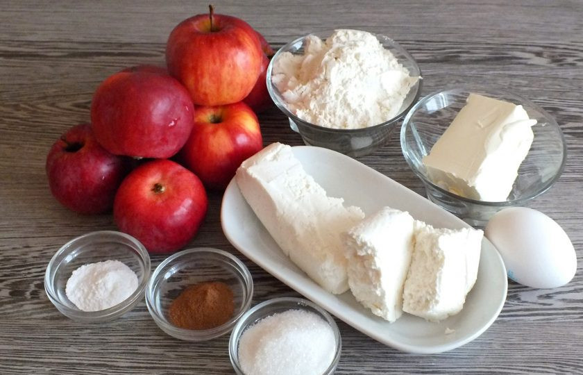 1. Этап. Творожная плетенка с яблоками: Подготовьте необходимые ингредиенты.