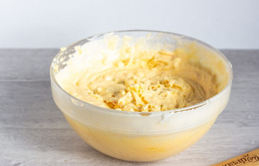 1. Этап. Простая пасха: Снова взбейте до однородной массы.