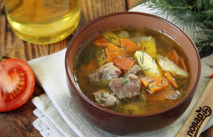 1. Этап. Суп Охотничий: Когда мясо будет готово, отключите огонь и дайте супу настояться несколько минут. Готовый суп разлейте по тарелкам и подавайте к столу. Приятного аппетита!