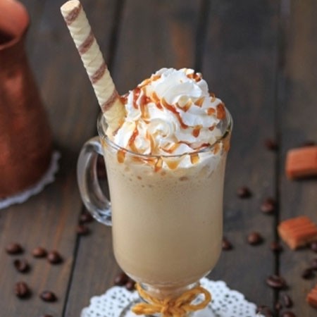 1. Stage. Frappuccino: Pour the cocktail into a glass, decorate if desired with whipped cream and serve, you can also decorate with chocolate or caramel syrup.