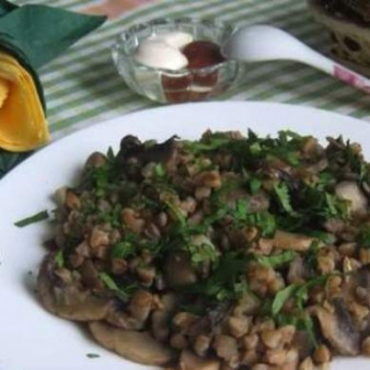 Гречка с грибами и луком