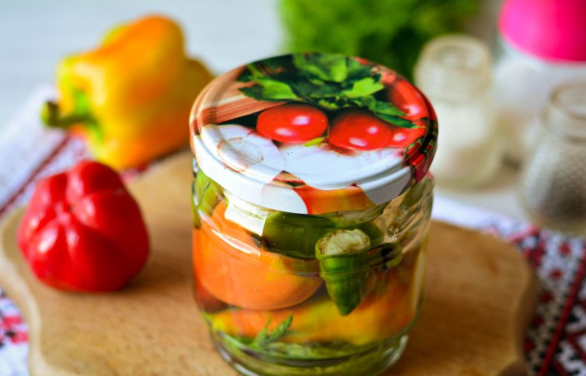 1. Этап. Соленый горький перец: Выход заготовки - 2 банки по 400 грамм. Приятного вам аппетита!