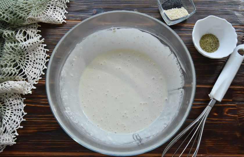 1. Этап. Гриссини на закваске: Должна получиться масса, консистенции жидкой сметаны.