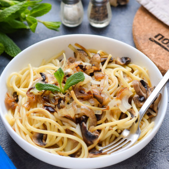 Паста с грибами и сельдереем