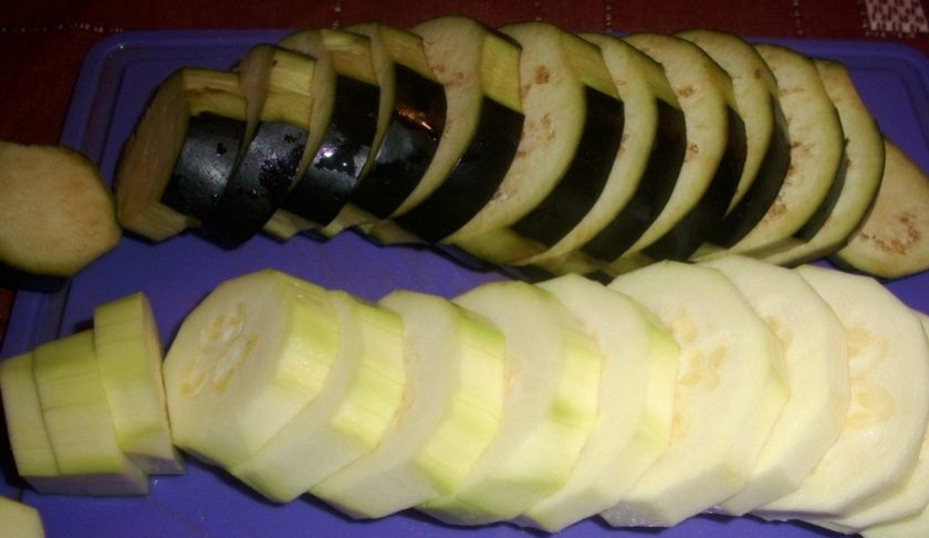 1. Этап. Рецепт кускуса по-арабски: В это время нарежьте крупно баклажан, кабачок и тыкву.