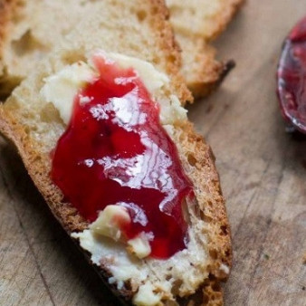 Варенье из клубники и слив