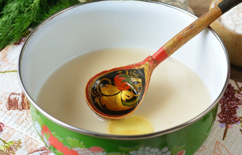 1. Этап. Пицца Терияки: Добавьте 30 грамм растительного масла.