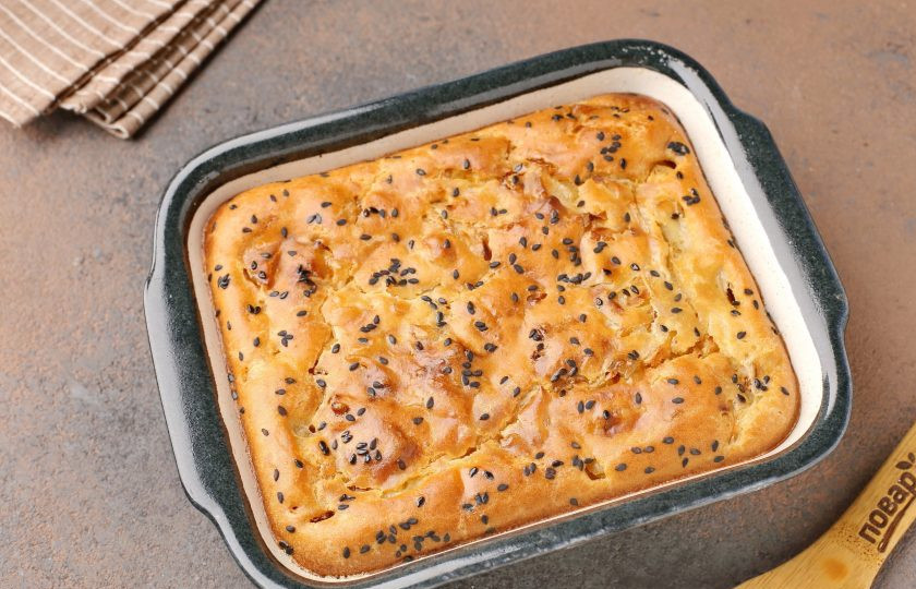 1. Этап. Заливной пирог с капустой и картошкой в духовке: Заливной пирог с капустой и картошкой готов.