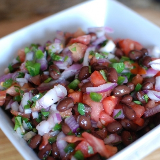 1. Этап. Салат с черной фасолью: Салат с черной фасолью готов. Приятного аппетита!