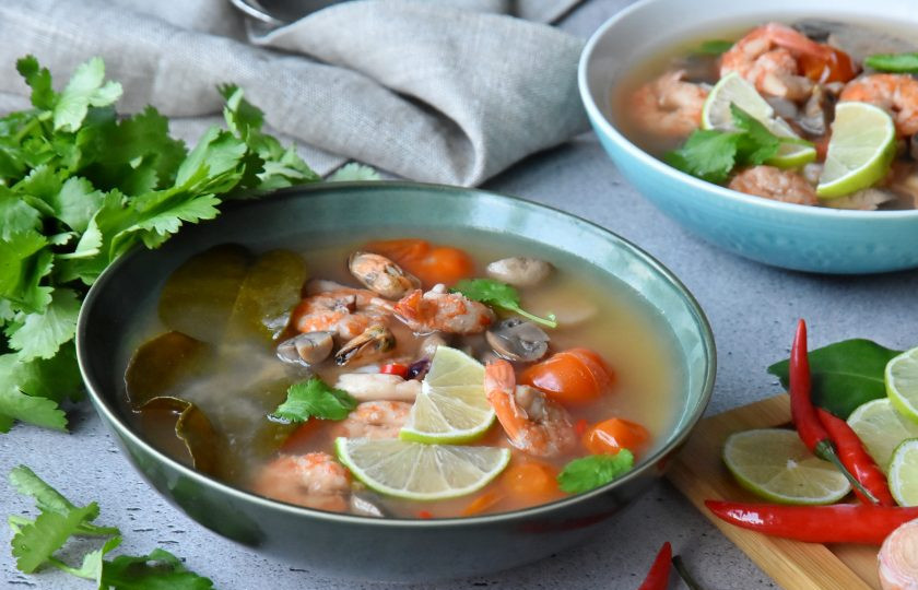 1. Этап. Том ям рецепт с морепродуктами: Подавайте суп 