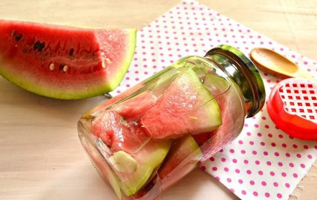 1. Этап. Консервация арбузов: 11. Вот такая заготовка получилась. После остывания уберите баночки в темное и прохладное место.