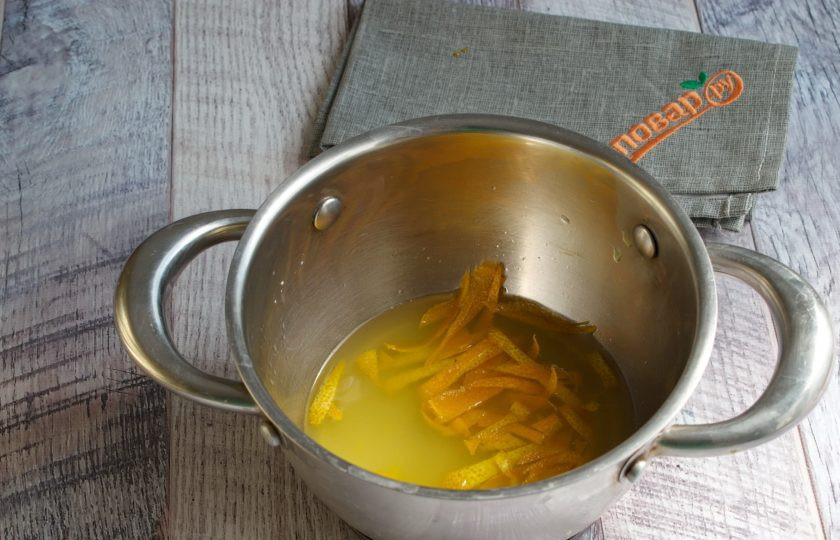 1. Этап. Апельсиновый Мусс: 3. Апельсиновый сок и цедру нагрейте, отставьте настаиваться на 10 минут, затем процедите. В 100 мл горячего апельсинового сока разведите ага-агар.