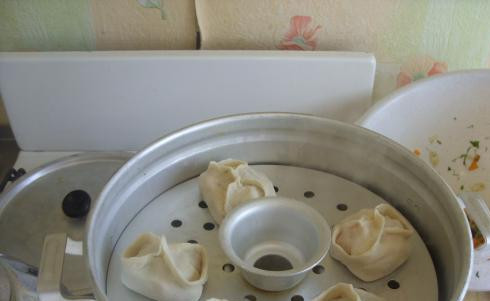 1. Этап. Манты по-таджикски: 3. Варим в пароварке 30-40 минут.