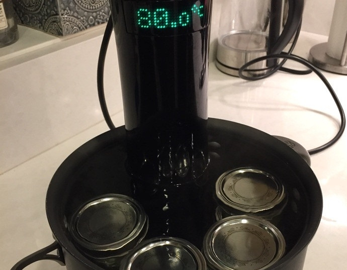 1. Этап. Классический крем-брюле: 5. Готовьте крем-брюле в пароварке, добавив на дно воду, 40-45 минут при температуре 180 градусов.