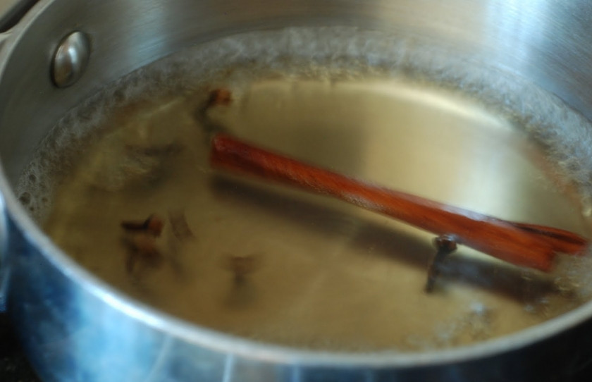 1. Этап. Пунш из лаванды: Доводим до кипения и кипятим еще 5 минут.