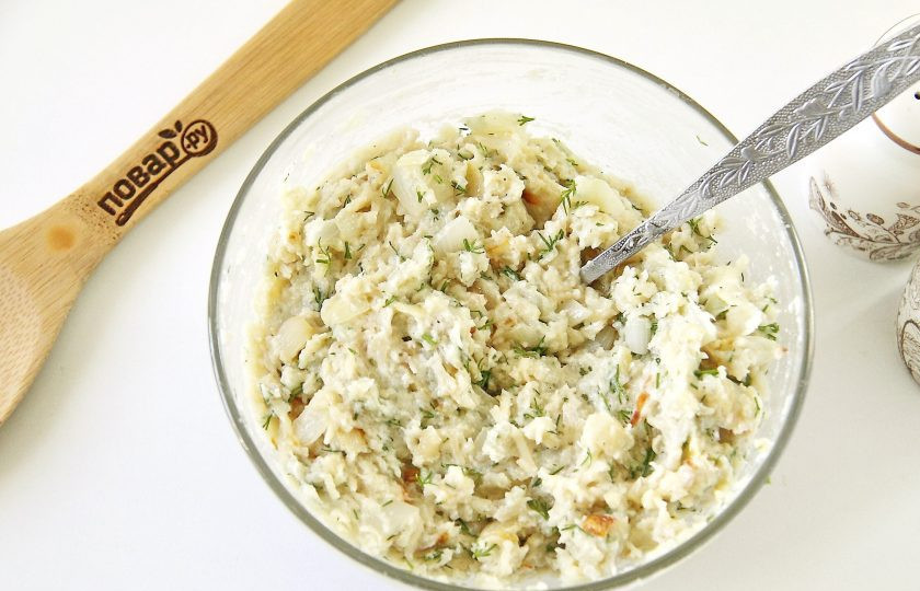 1. Этап. Котлеты из щуки на пару: Тщательно все перемешайте.