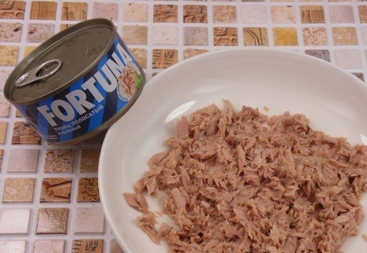 1. Этап. Пирог с тунцом и маслинами: Для начинки рубленный тунец в собственном соку ТМ 