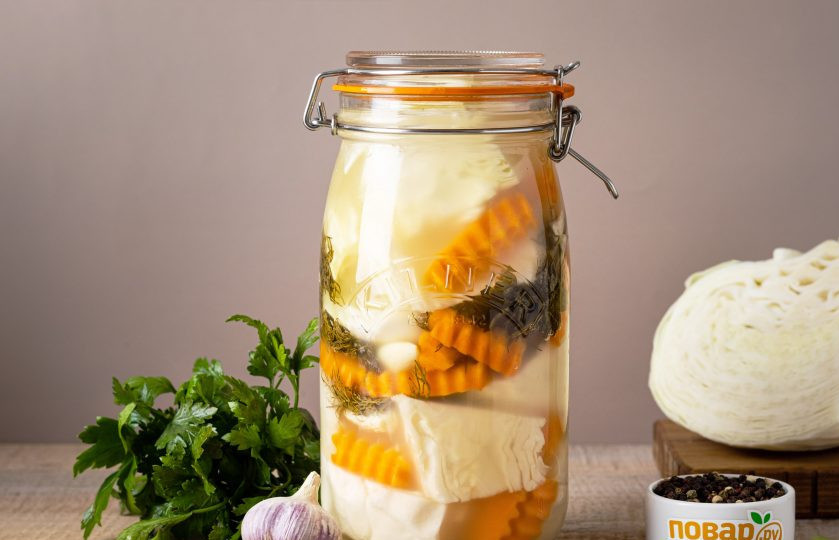 1. Этап. Турша с капустой на зиму: Спустя 5 дней турша готова к употреблению. Для длительного хранения уберите банку в холодильник или погреб, так она отлично простоит несколько месяцев и станет только вкуснее.