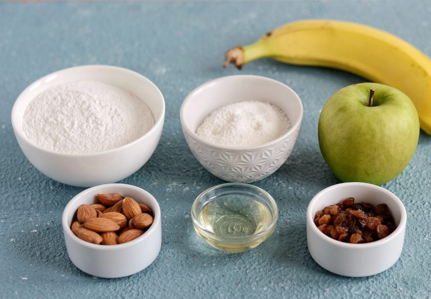 1. Этап. Печенье из рисовой муки: Подготовьте все ингредиенты. Разогрейте духовку до 180 градусов.