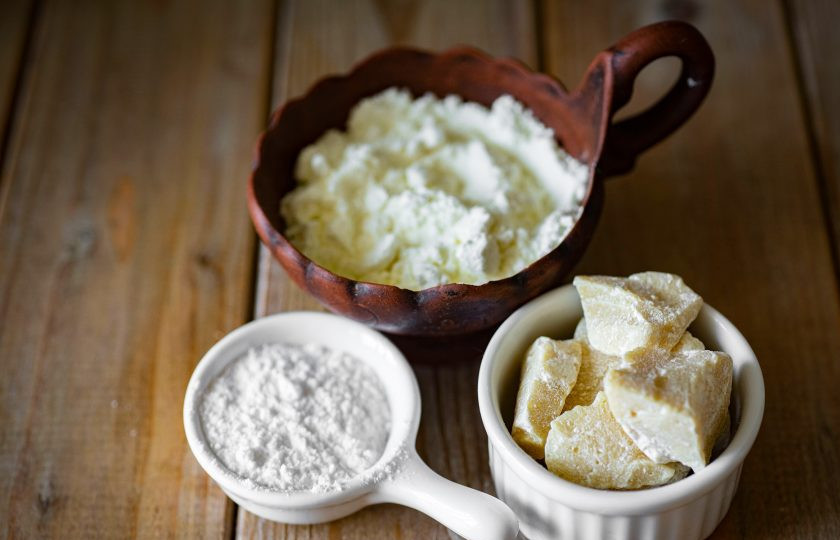 1. Этап. Белый шоколад из какао масла: Все ингредиенты очень удобно подготовить сразу.